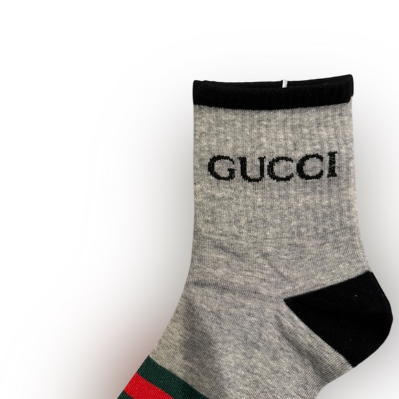 NWT 2 Pair Gucci Outlet Men's Socks with classic Gucci Stripes and Logo - Picture 2 of 4
